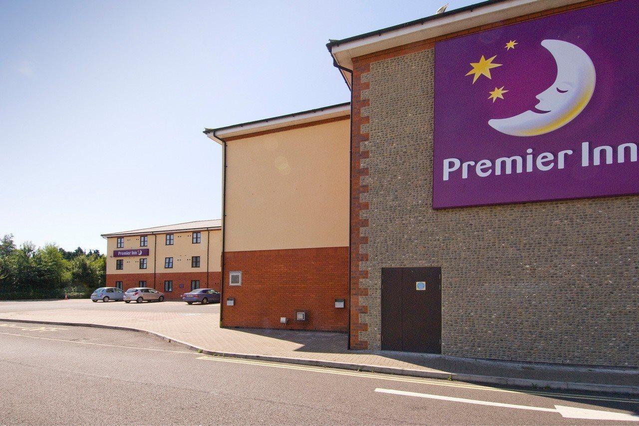 Premier Inn Chichester Buitenkant foto