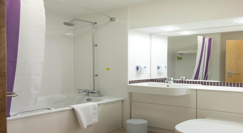 Premier Inn Chichester Buitenkant foto