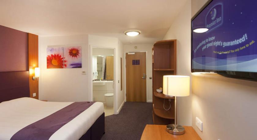 Premier Inn Chichester Buitenkant foto