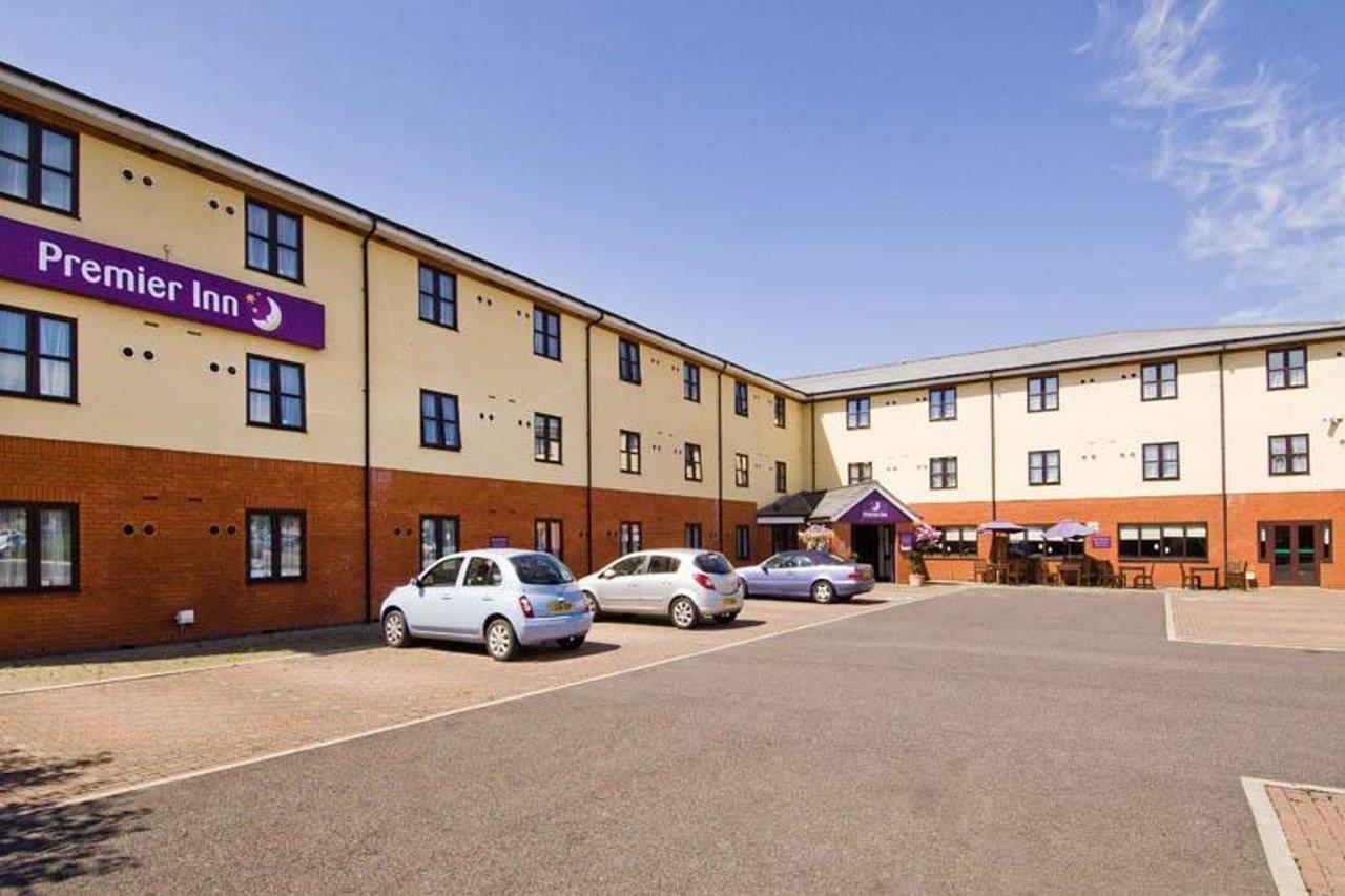 Premier Inn Chichester Buitenkant foto